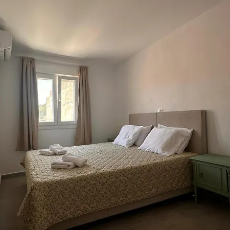 Tsanis スキアトスタウン